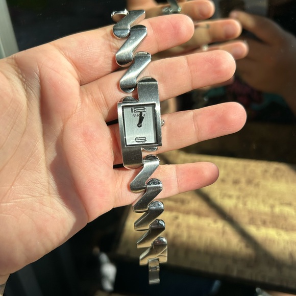 Gucci Watch - Picture 3 of 4